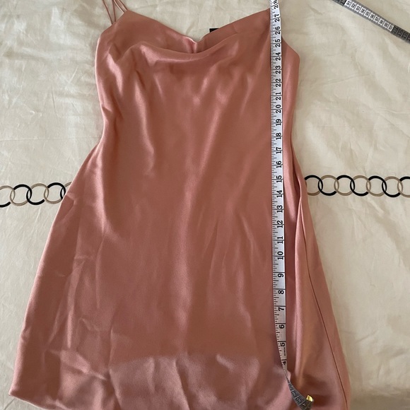 Beautiful chick satin Alice + Olivia summer dress - Picture 4 of 5